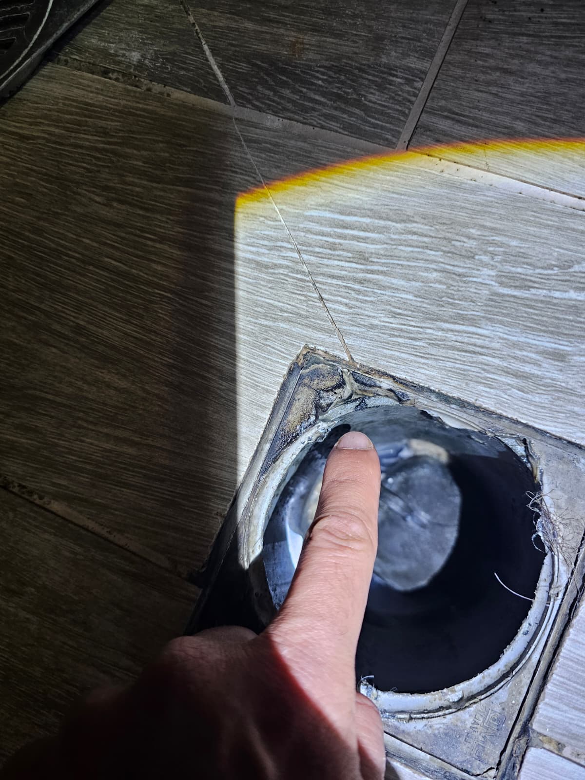 איתור חוסר איטום בבדיקת רטיבות - יוחאי גקסון